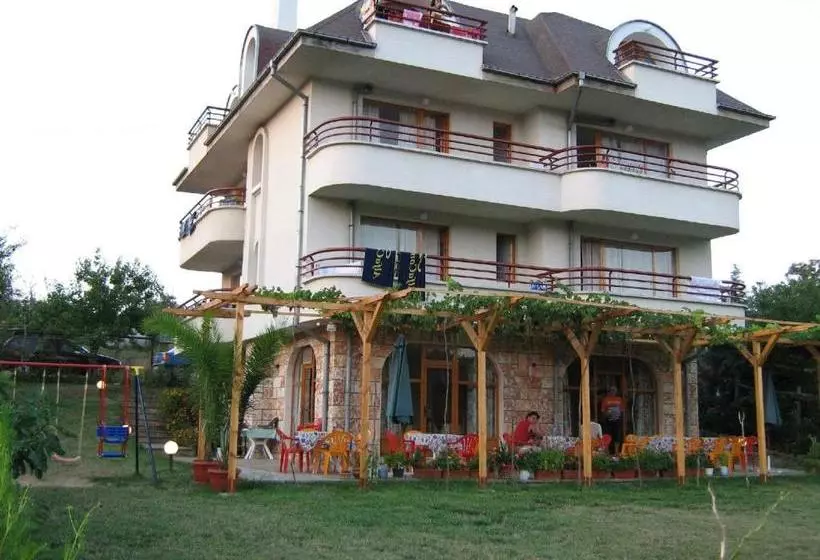 Residens Victoria Sinemorets Guest House