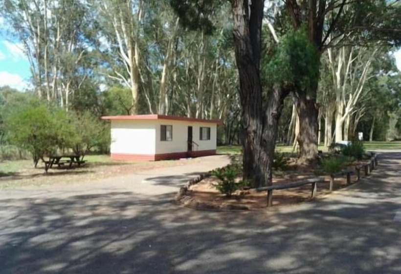 Wagon Wheel Motel & Units