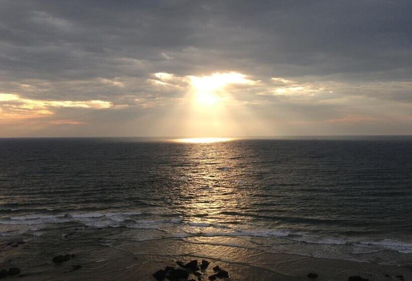 Azura Beach House B&b