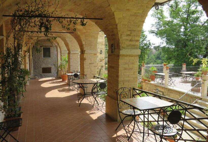 مبيت وإفطار Antico Borgo Piceno