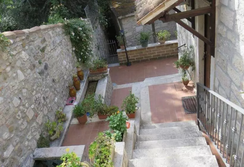 تختخواب و صبحانه Antico Borgo Piceno