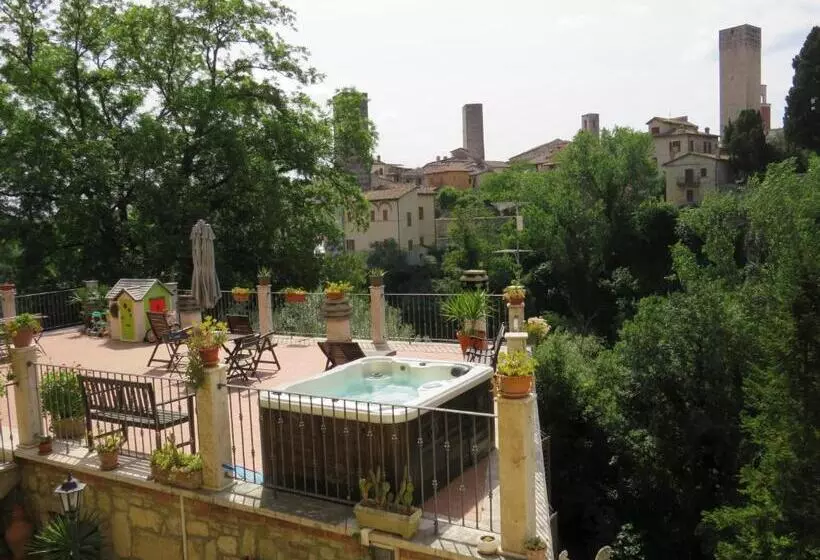 تختخواب و صبحانه Antico Borgo Piceno