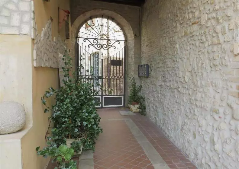 تختخواب و صبحانه Antico Borgo Piceno