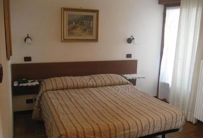 ホテル Albergo Castello Da Bonino