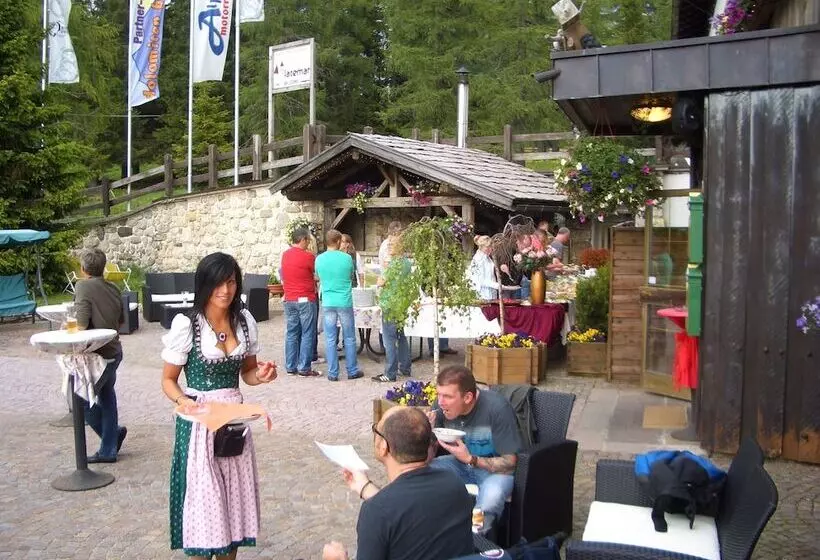 Hotelli Castel Latemar