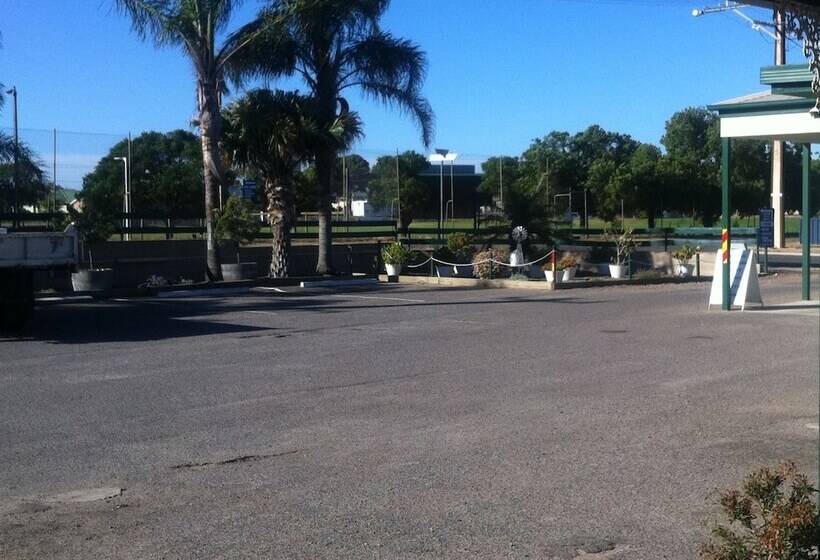 Oval Motel   Murray Bridge