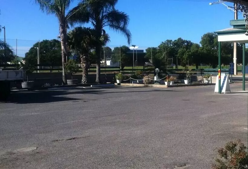 Oval Motel   Murray Bridge