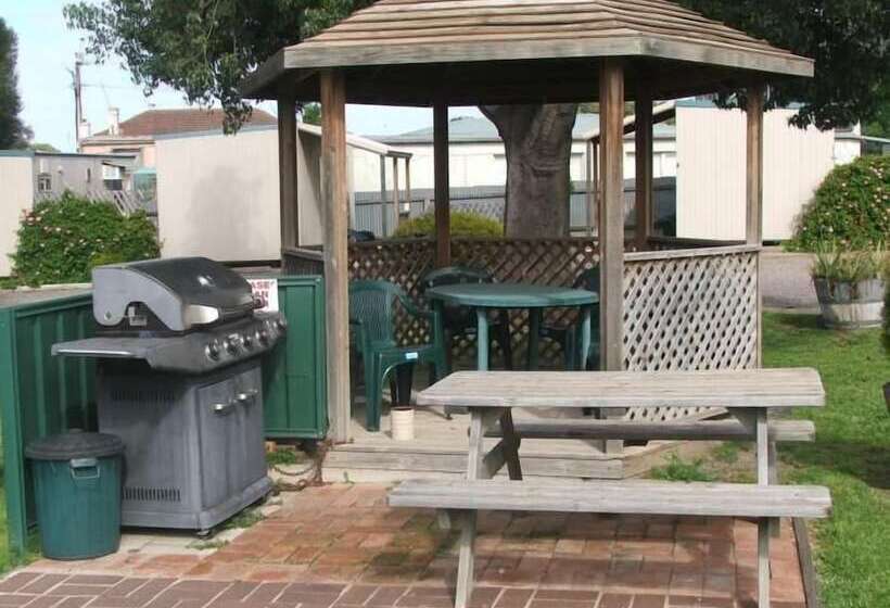 Oval Motel   Murray Bridge