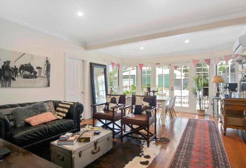 مبيت وإفطار The Pines