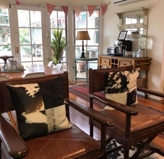 مبيت وإفطار The Pines