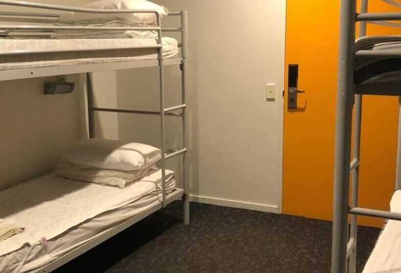 فندق صغير The Village Canberra