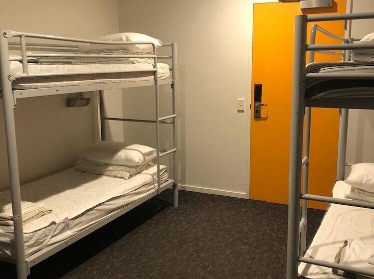 فندق صغير The Village Canberra