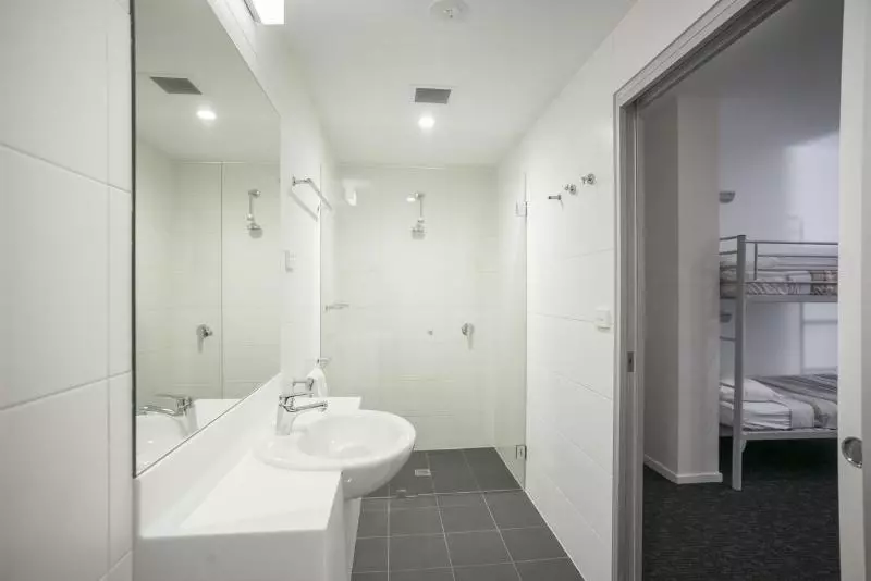هاستل The Village Canberra