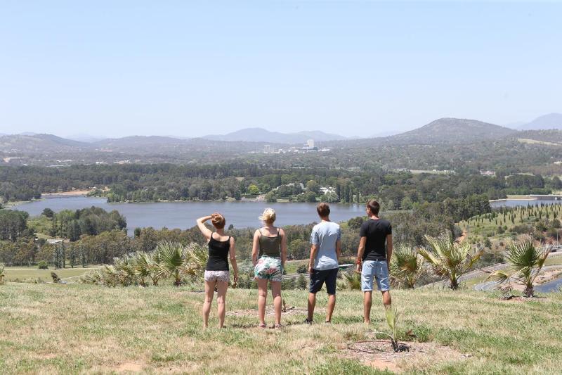 فندق صغير The Village Canberra