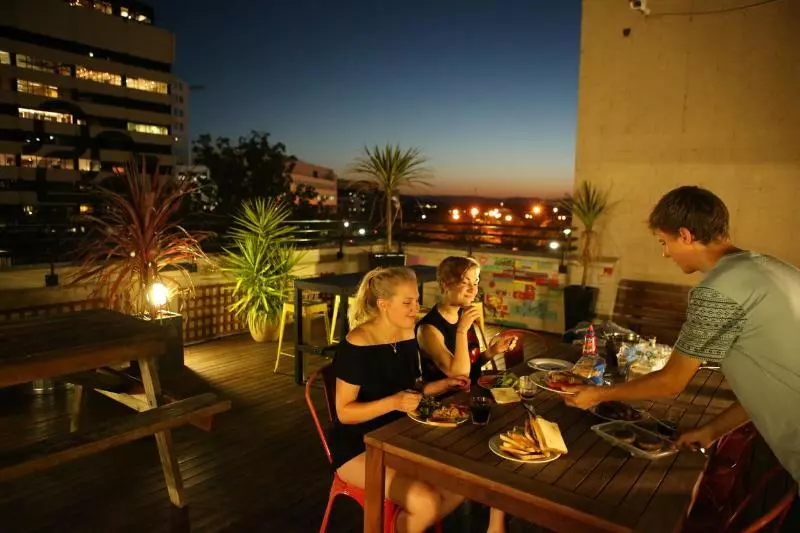 هاستل The Village Canberra