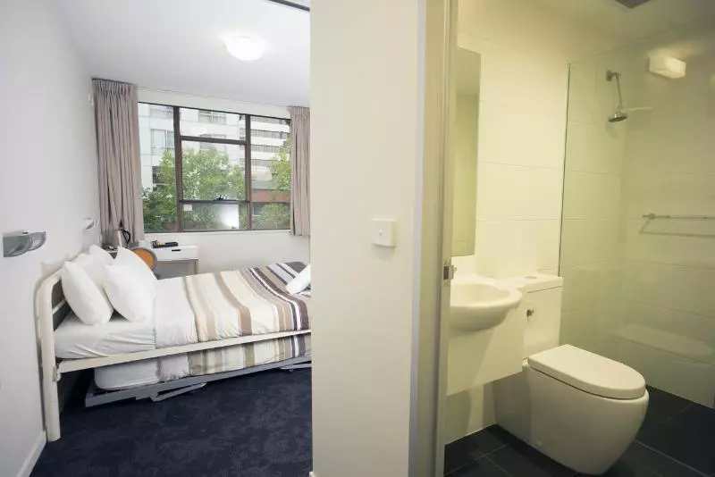 هاستل The Village Canberra