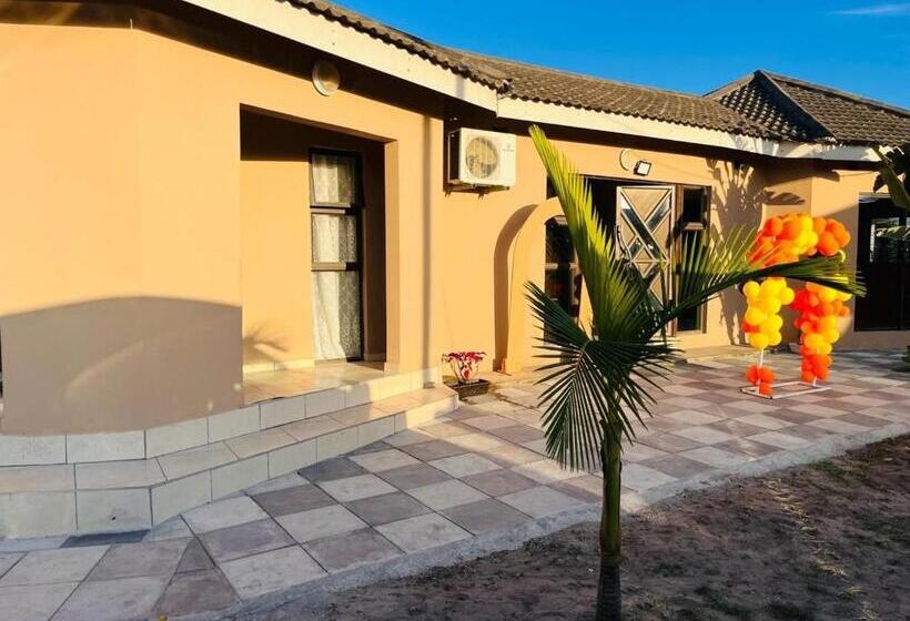 בית מלון כפרי African Dream Lodge Mbazwana