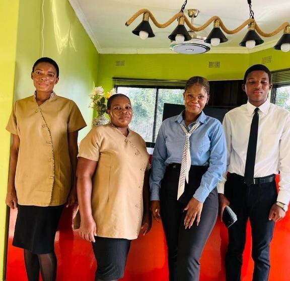 בית מלון כפרי African Dream Lodge Mbazwana