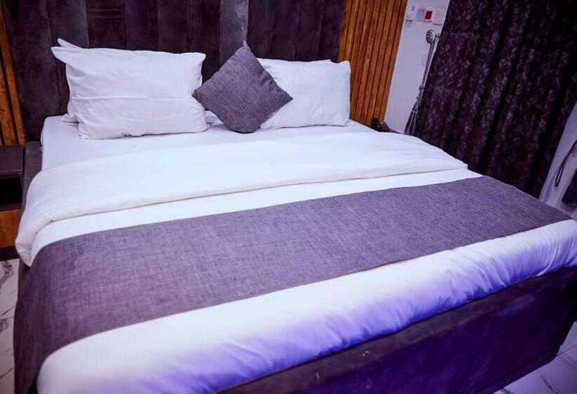 هتل Empire Suite And Apartments