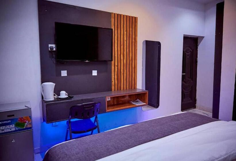 هتل Empire Suite And Apartments