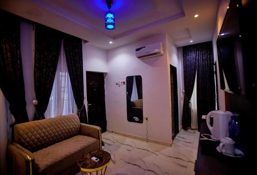 هتل Empire Suite And Apartments