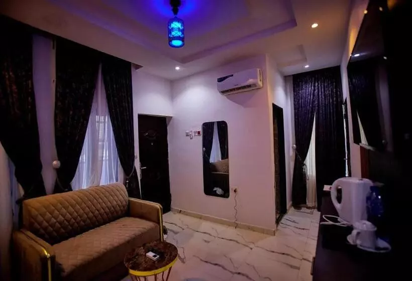 هتل Empire Suite And Apartments