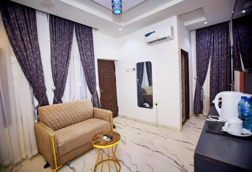 هتل Empire Suite And Apartments