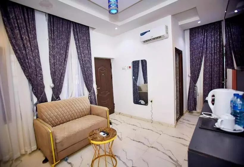 هتل Empire Suite And Apartments