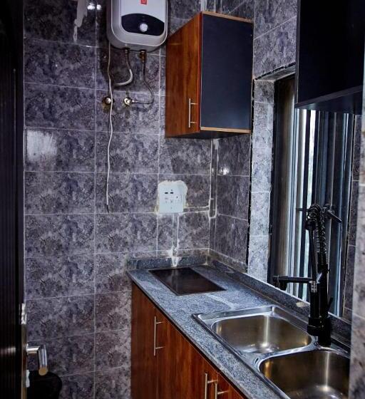 هتل Empire Suite And Apartments