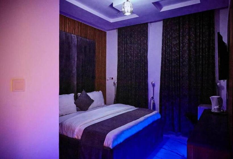 هتل Empire Suite And Apartments