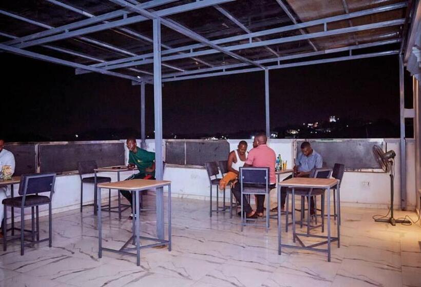 هتل Empire Suite And Apartments