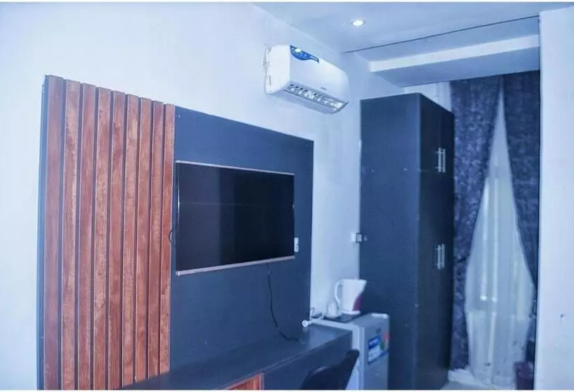 هتل Empire Suite And Apartments