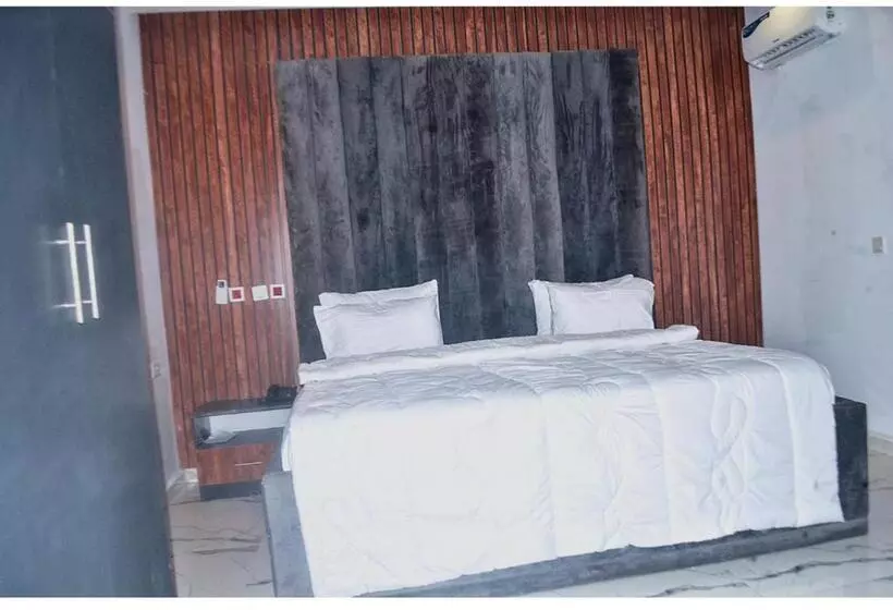 هتل Empire Suite And Apartments