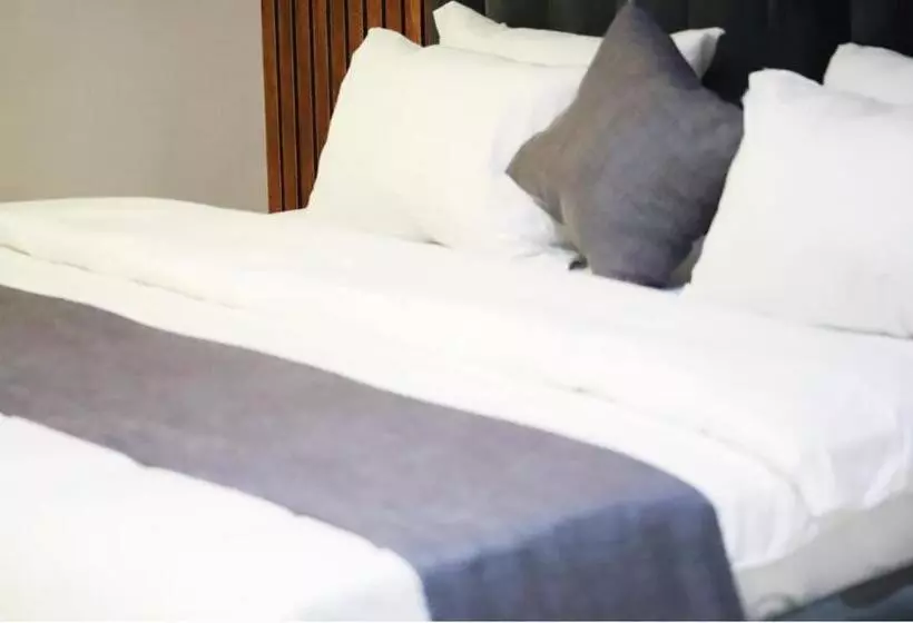 هتل Empire Suite And Apartments