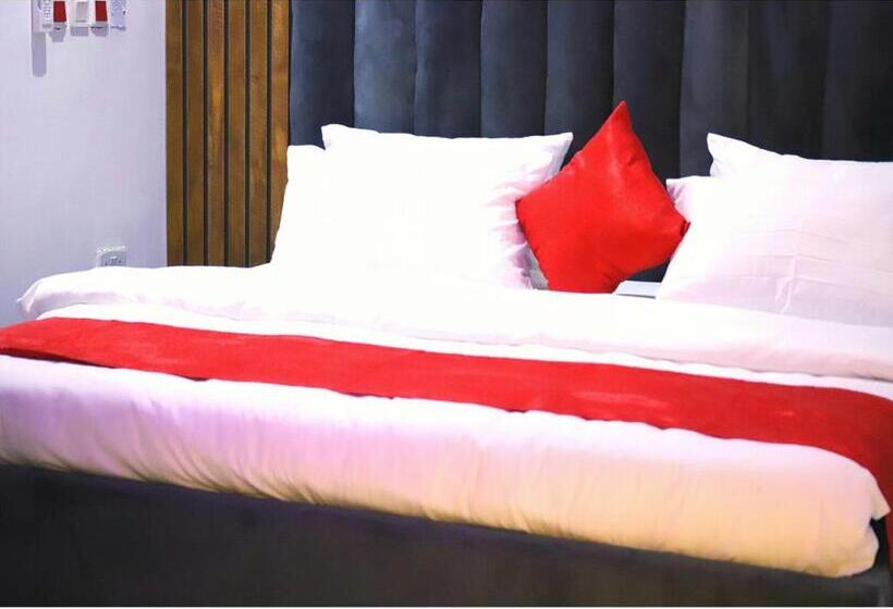 هتل Empire Suite And Apartments