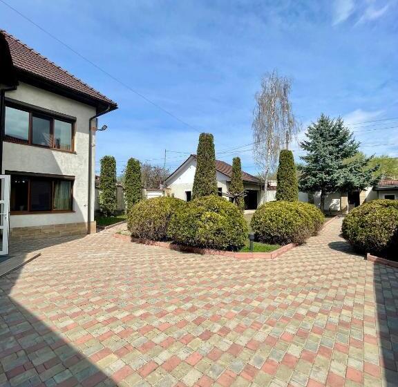 پانسیون Grand Villa In City Centre