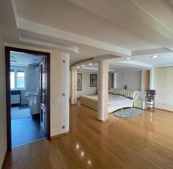 پانسیون Grand Villa In City Centre