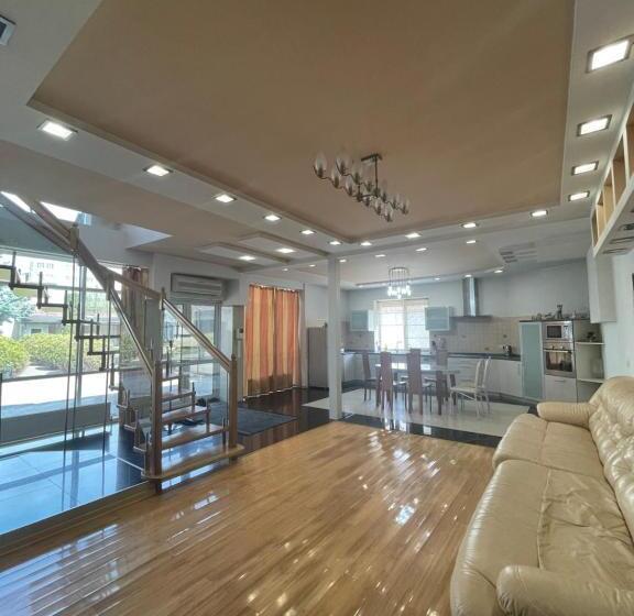 پانسیون Grand Villa In City Centre