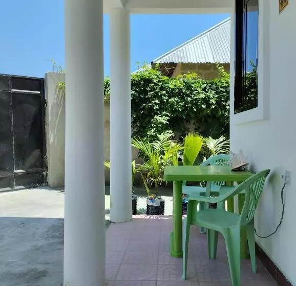 تختخواب و صبحانه Bed&breakfast Shwari House