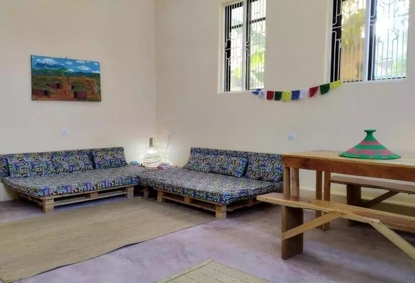 تختخواب و صبحانه Bed&breakfast Shwari House
