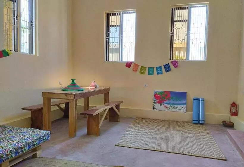 تختخواب و صبحانه Bed&breakfast Shwari House