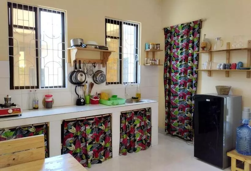 تختخواب و صبحانه Bed&breakfast Shwari House