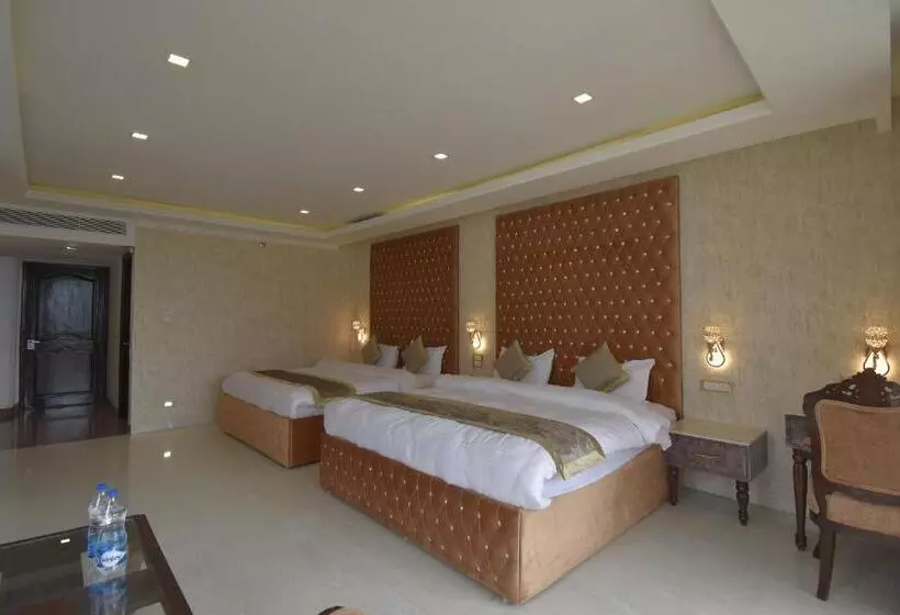 Dalhousie Hotel & Resort