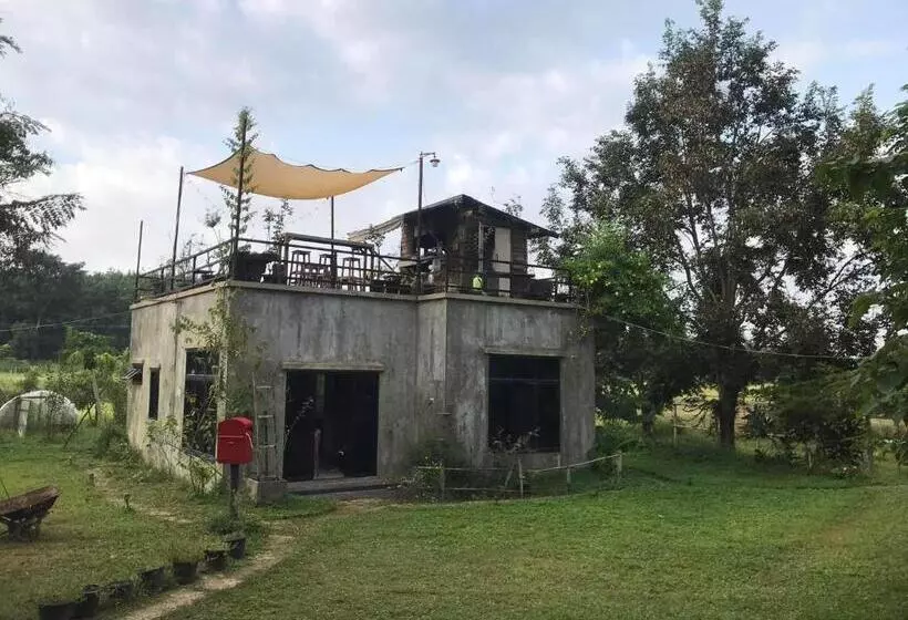 Hotelli สวนบ้านนอก Suanbaannoak