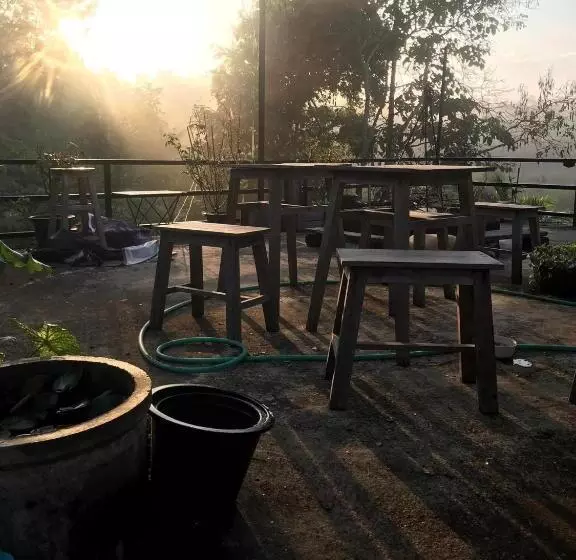 Hotelli สวนบ้านนอก Suanbaannoak