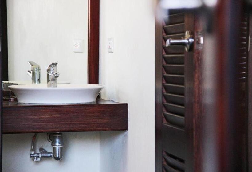 هتل And Coffe Azul