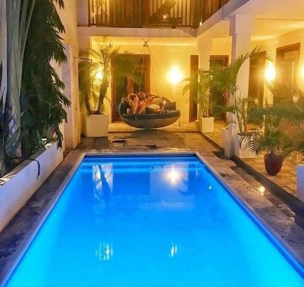 هتل And Coffe Azul