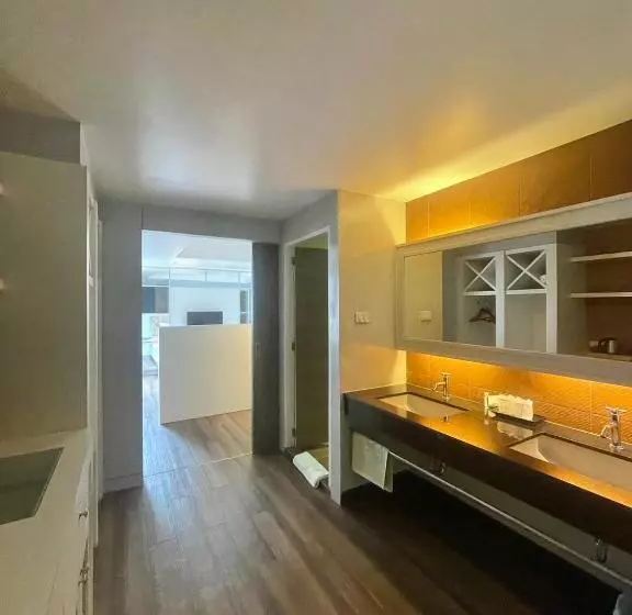 ホテル Ocean Breeze Inn   Beach Front