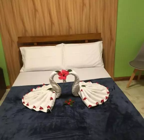 Majatalo Gbu Loboc River Guesthouse