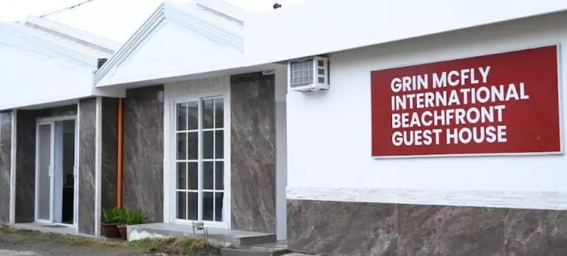 ペンション Grin Mcfly International Beachfront Guest House